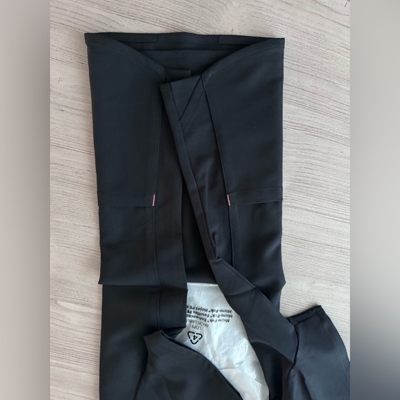 Brand new Fabletics scrub top - Picture 2 of 2